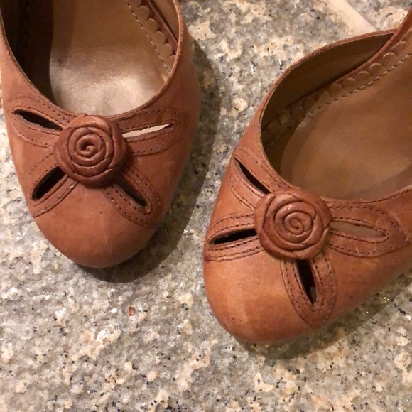 Nicoise Rose Crest Cut Wedges - Picture 6 of 8